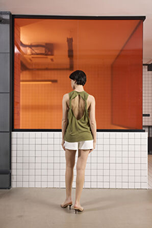 Bisiklet Yaka Sırtı Bağlama Detaylı Kadın t-shirt