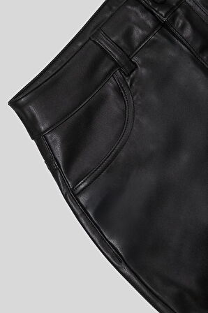 Deri Yırtmaçlı Kadın Etek