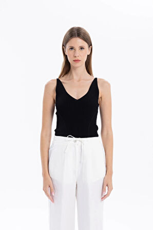 V Yaka Slim Fit İnce Askılı Triko Kadın Atlet