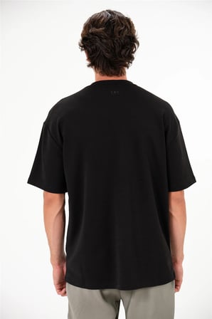 Bisiklet Yaka Göğsü Piksel Kalp Baskılı Erkek T-shirt