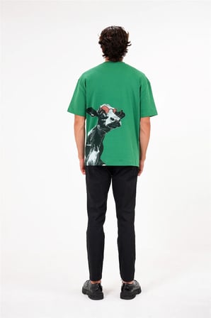 Bisiklet Yaka Arka Bedeni İnek Baskılı Erkek T-shirt