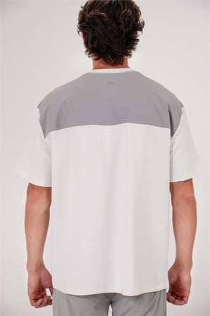 Bisiklet Yaka Kapak Cepli Arkası Garnili Erkek T-shirt