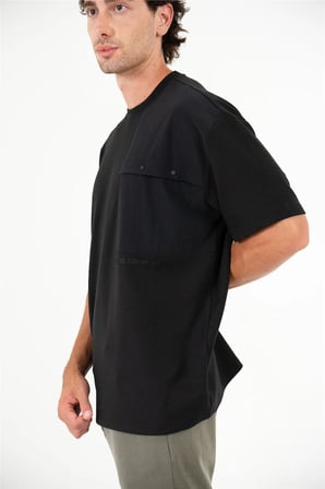 Bisiklet Yaka Çıtçıt Ve Garni Detaylı Erkek T-shirt