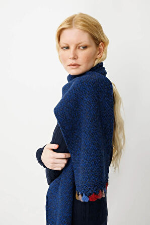 Kadın Kenarı Tığlamalı Püsküllü Yün Kaşkol P.Mavi