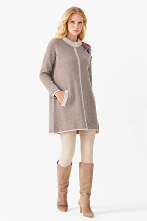 Kadın Dik Yaka Omuzu Nakış İşlemeli Uzun Hırka V.Bej