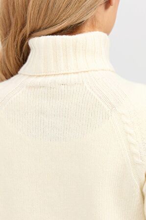 Kadın Tam Balıkçı Yaka Omzu Saç Örgülü Yün Kazak Kemik