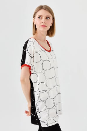 Kadın Yakası ve Kolu Sarı Bantlı Penye T-shirt Siyah/Ekru