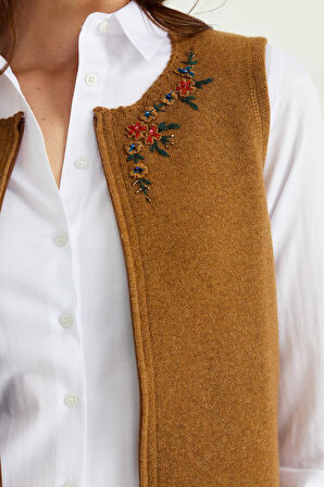 Kadın Sıfır Yaka Kenarı Dantel İşlemeli Yün Yelek K.taba