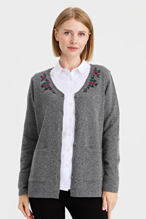 Kadın V Yaka Kenarı Dantel İşlemeli Yün Hırka Füme