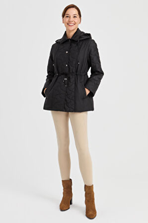 Kadın Kapüşonlu Beli Bağcıklı Kapitone Kaban Siyah