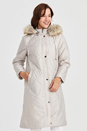 Kadın Kapüşonlu Kareli Uzun Kapitone Kaban Bej