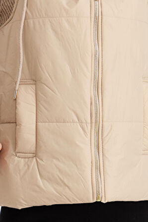 Kadın Kapüşonlu Kısa Kapitone Yelek Ekru