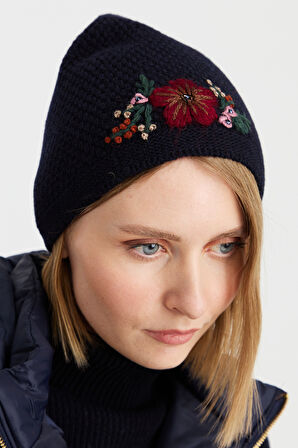 Kadın İşlemeli Yün Bere K.Lacivert