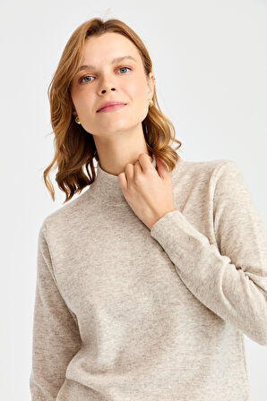 Kadın Yarım Balıkçı Yaka Klasik Bluz V.Bej