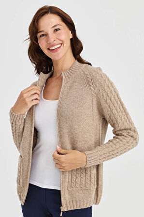 Kadın Dik Yaka Cebi ve Kolu Saç Örgü Yün Hırka K.Bej
