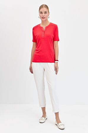 Kadın Omzu ve Yaka Kenarı İşlemeli Pamuklu Tshirt Kırmızı