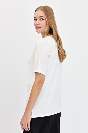 Kadın V Yaka Flamlı Kumaş Basic Tshirt Ekru