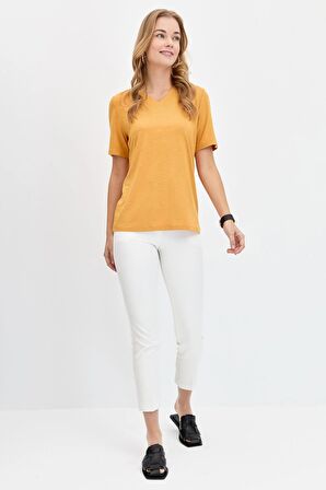 Kadın V Yaka Flamlı Kumaş Basic Tshirt Hardal