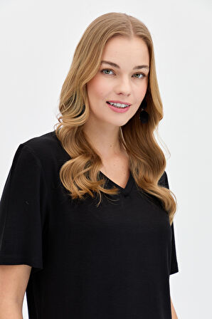 Kadın V Yaka Flamlı Kumaş Basic Tshirt Siyah