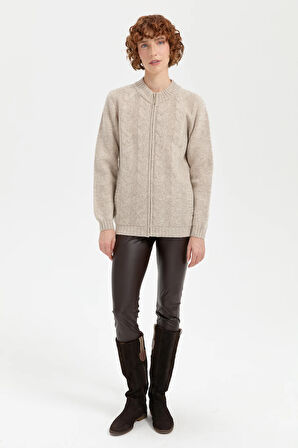 Kadın Dik Yaka Dikişsiz Önü Saç Örgülü Yün Hırka V.Bej