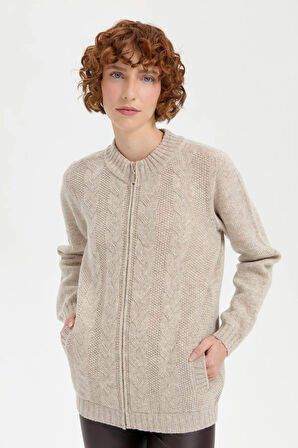Kadın Dik Yaka Dikişsiz Önü Saç Örgülü Yün Hırka V.Bej