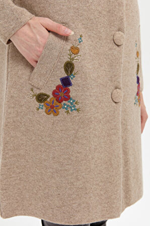 Kadın Dik Yaka Cebi İşlemeli Uzun Yün Kaban K.Bej