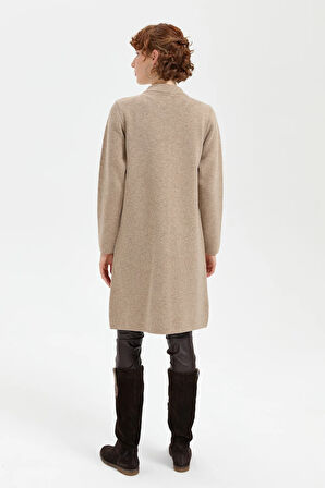 Kadın Dik Yaka Cebi İşlemeli Uzun Yün Kaban K.Bej