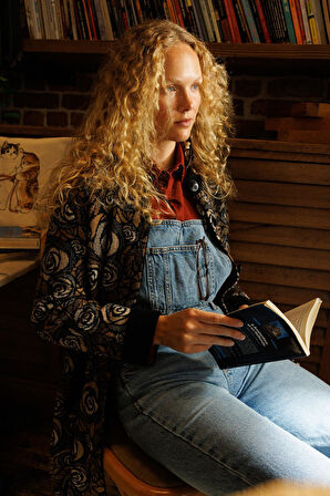 Kadın Dik Yaka Gül Desenli Uzun Yün Kaban Siyah_V.camel