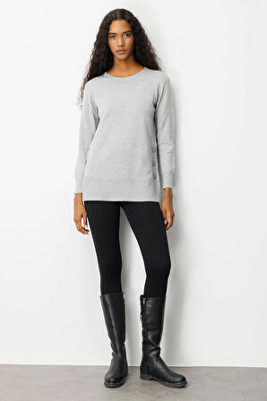 Kadın Sıfır Yaka Dikişsiz Yanları Düğmeli Simli Bluz Gri