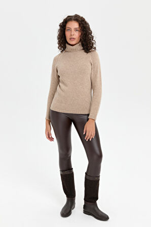 Kadın Tam Balıkçı Yaka Omuzu Saç Örgülü Yün Kazak K.Bej