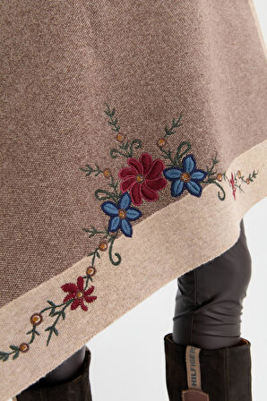 Kadın Üç Çiçekli Nakış İşlemeli Yün Şal K.Bej