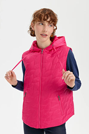 Kadın Kapüşonlu Yaprak Desenli Kısa Kapitone Yelek Fuşya