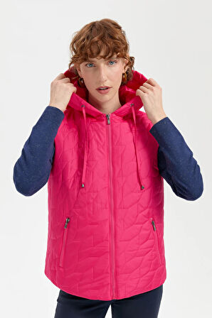 Kadın Kapüşonlu Yaprak Desenli Kısa Kapitone Yelek Fuşya