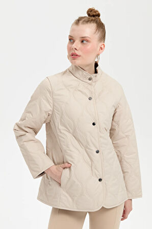 Kadın Önü Çıtçıtlı Soğan Desenli Kısa Kapitone Ceket Bej