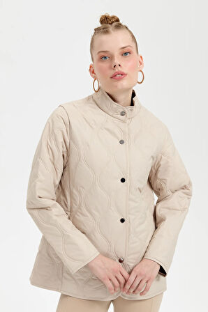 Kadın Önü Çıtçıtlı Soğan Desenli Kısa Kapitone Ceket Bej