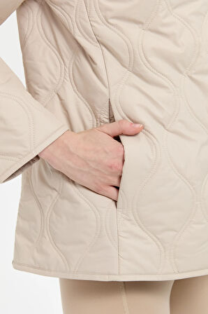 Kadın Önü Çıtçıtlı Soğan Desenli Kısa Kapitone Ceket Bej