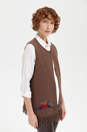 Kadın Sıfır Yaka Eteği İşlemeli Yün Yelek D.Kahve