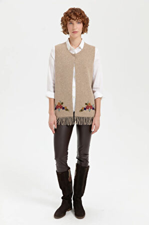 Kadın Sıfır Yaka Eteği İşlemeli Yün Yelek K.Bej