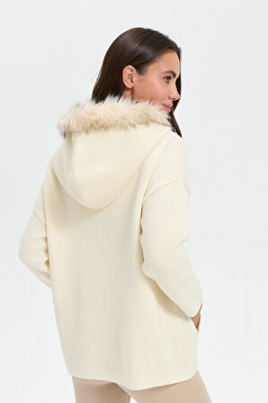 Kadın Kapüşonu Kürklü Fermuarlı Yün Hırka Kemik