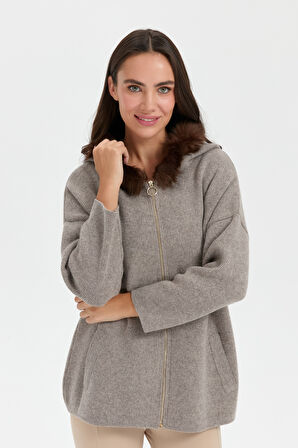 Kadın Kapüşonu Kürklü Fermuarlı Yün Hırka Vizon