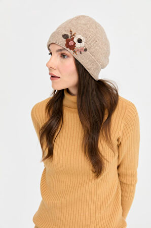 Kadın Papatya Çiçek İşlemeli Yün Bere K.Bej