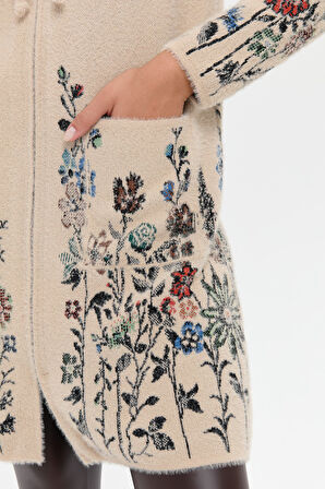 Kadın Kapüşonlu Eteği ve Kolu Kır Çiçeği Desenli Uzun Kaban Bej