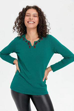 Kadın Yakası Renkli Çiçek İşlemeli Bluz A.Ö.Başı