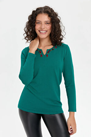 Kadın Yakası Renkli Çiçek İşlemeli Bluz A.Ö.Başı