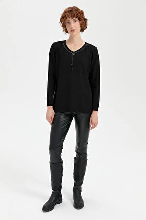 Kadın V Yaka Taşlı Kolye Desenli Ligra Bluz Siyah