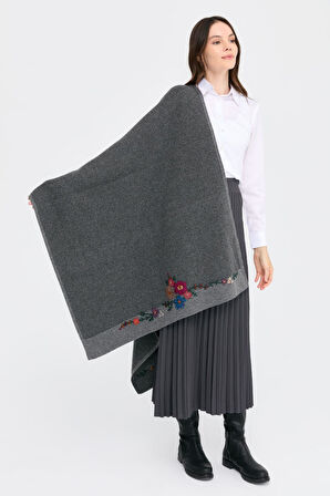 Kadın İki Kenarı Çiçek İşlemeli Yün Şal Füme