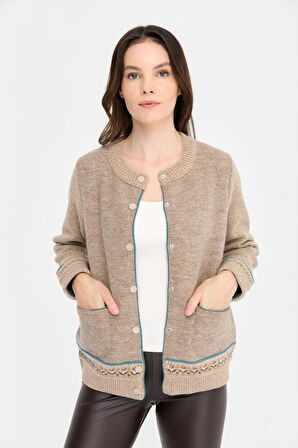 Kadın Sıfır Yaka Eteği ve Kol Ucu Desenli Yün Ceket K.Bej