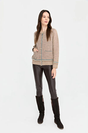 Kadın Sıfır Yaka Eteği ve Kol Ucu Desenli Yün Ceket K.Bej