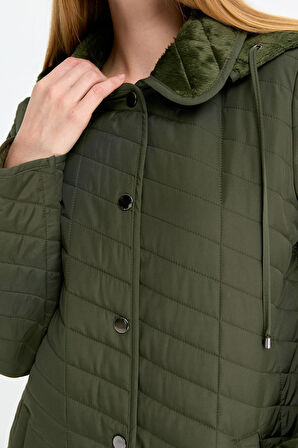 Kadın Kapüşonlu Enine Çizgili Araboy Kapitone Kaban Haki