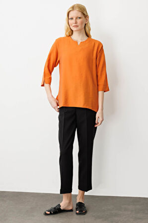 Kadın Yakası Kolu ve Eteği Yırtmaçlı Bluz Turuncu